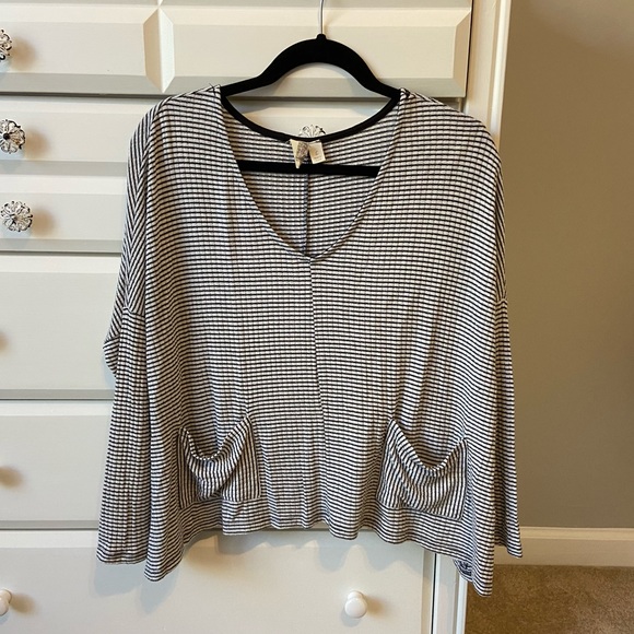 Francesca’s Striped Long Sleeve Pocket Top - Picture 1 of 4